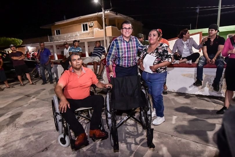*Habitantes de Siqueros reciben con gusto el beneficio de la sustitución de todo *Habitantes de Siqueros reciben con gusto el beneficio de la sustitución de todo