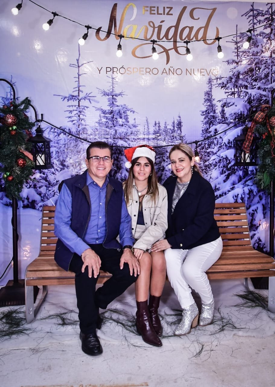 *Ilumina a Mazatlán la magia de la navidad con el encendido de la Villa navideña *Ilumina a Mazatlán la magia de la navidad con el encendido de la Villa navideña