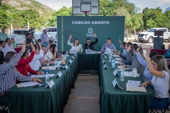 *Juan de Dios Gámez preside la novena Sesión de Cabildo Abierto en la sindicatur