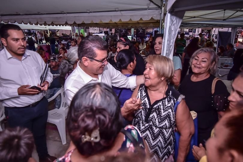 *Responden habitantes de Urías a la audiencia pública “Escuchando a la gente”.*