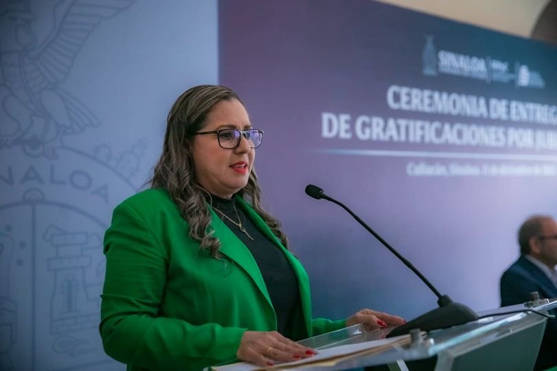 Rocha entrega 46 gratificaciones por jubilación para personal de COBAES