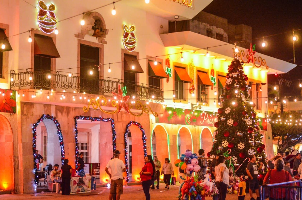 *Se enciende en Mazatlán el espíritu navideño*