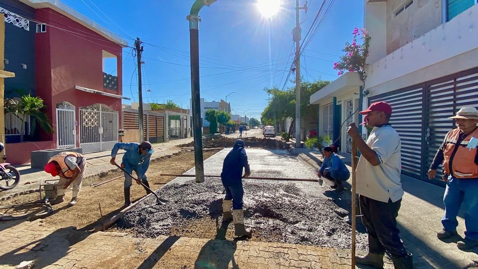 *Trabaja Obras Públicas en mejoramiento de calle Ceboruco en Bosques del Arroyo. *Trabaja Obras Públicas en mejoramiento de calle Ceboruco en Bosques del Arroyo.