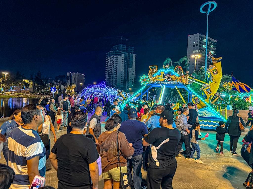 *¡Como en el Polo Norte! Disfrutan niños y niñas de la Pista de Hielo gratuita d *¡Como en el Polo Norte! Disfrutan niños y niñas de la Pista de Hielo gratuita d