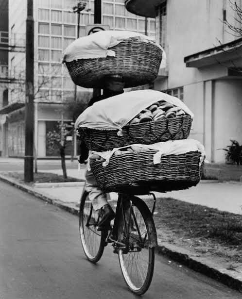 ASÍ SE VENDÍA O DISTRIBUÍA EL PAN…