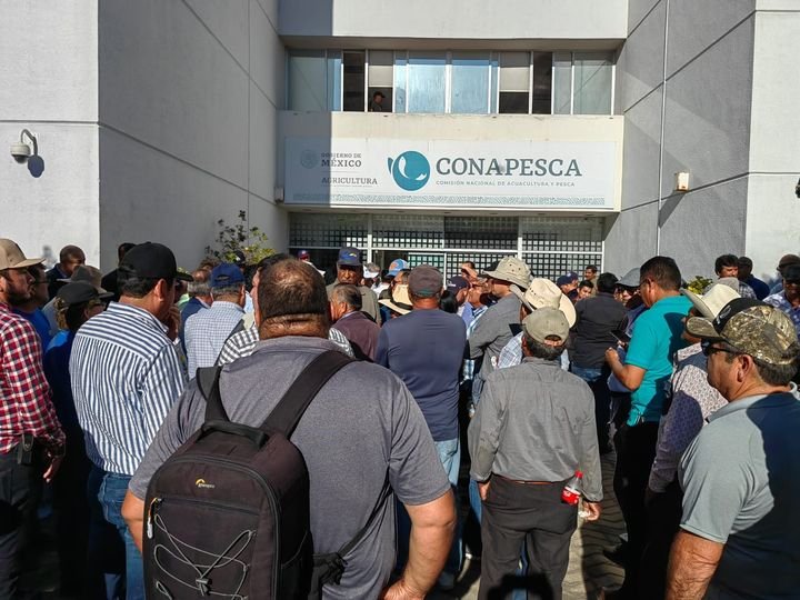Acuacultores del pais se manifiestan para exigir se frenen las importaciones de