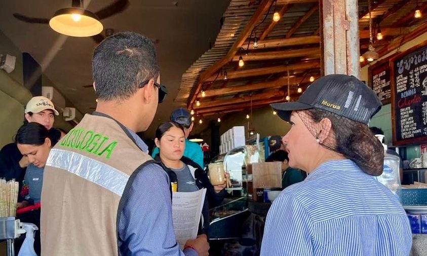 Alrededor de 14 establecimientos que ofrecen servicios de alimentos ubicados en