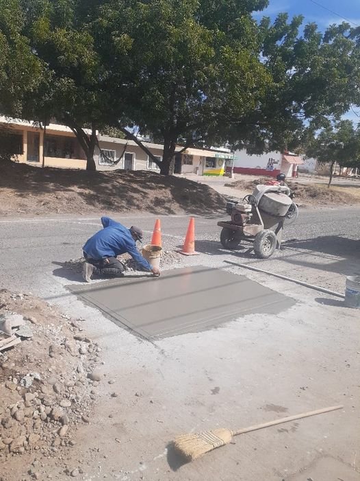 *Avanza el programa de bacheo en las principales avenidas de la ciudad.* *Avanza el programa de bacheo en las principales avenidas de la ciudad.*