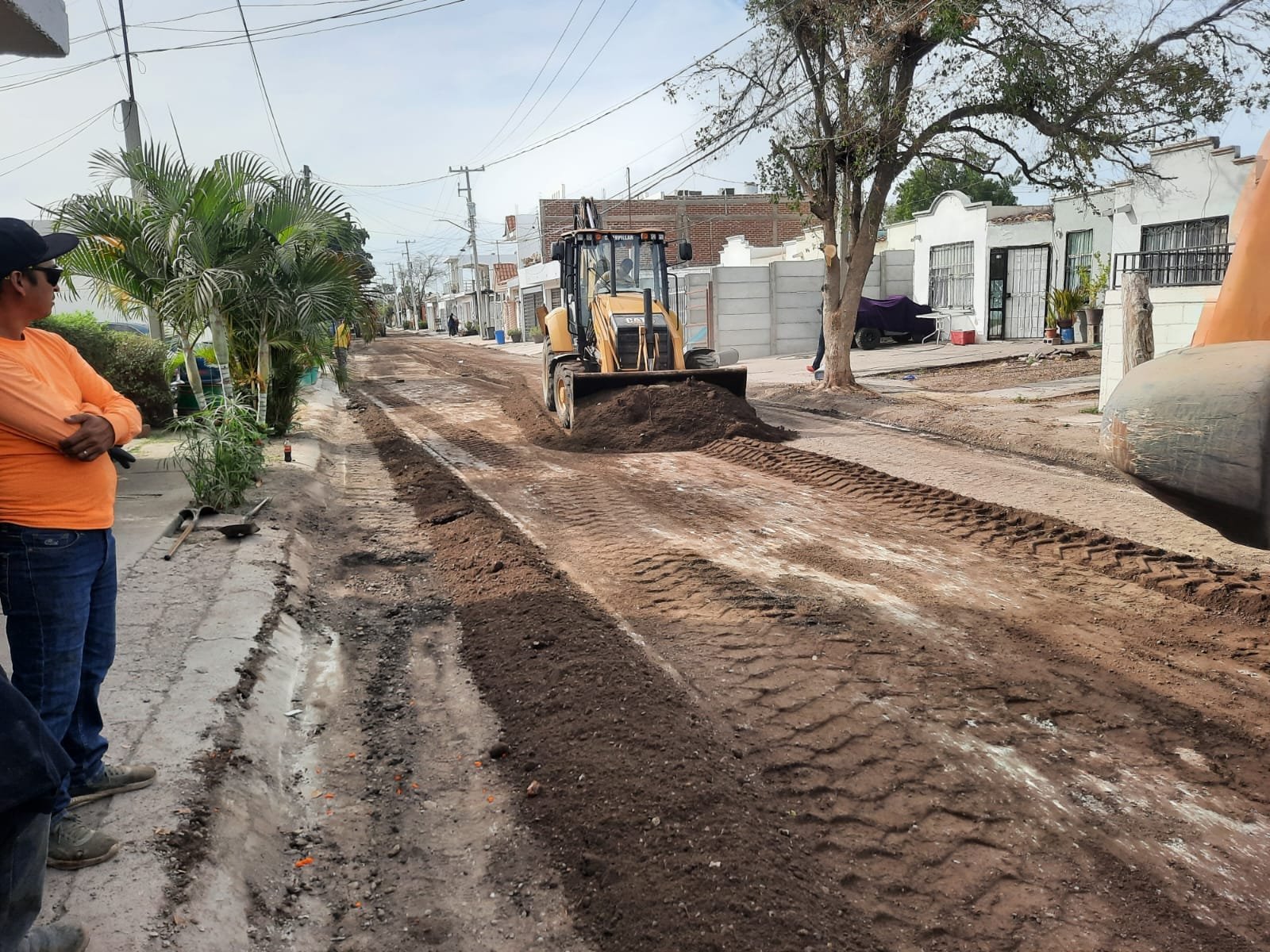*Ayuntamiento trabaja en la mejora de calles con labores de reencarpetado*