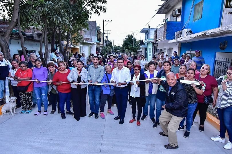 *Colonia Klein estrena obra de pavimentación, tras 80 años de espera.* *Colonia Klein estrena obra de pavimentación, tras 80 años de espera.*