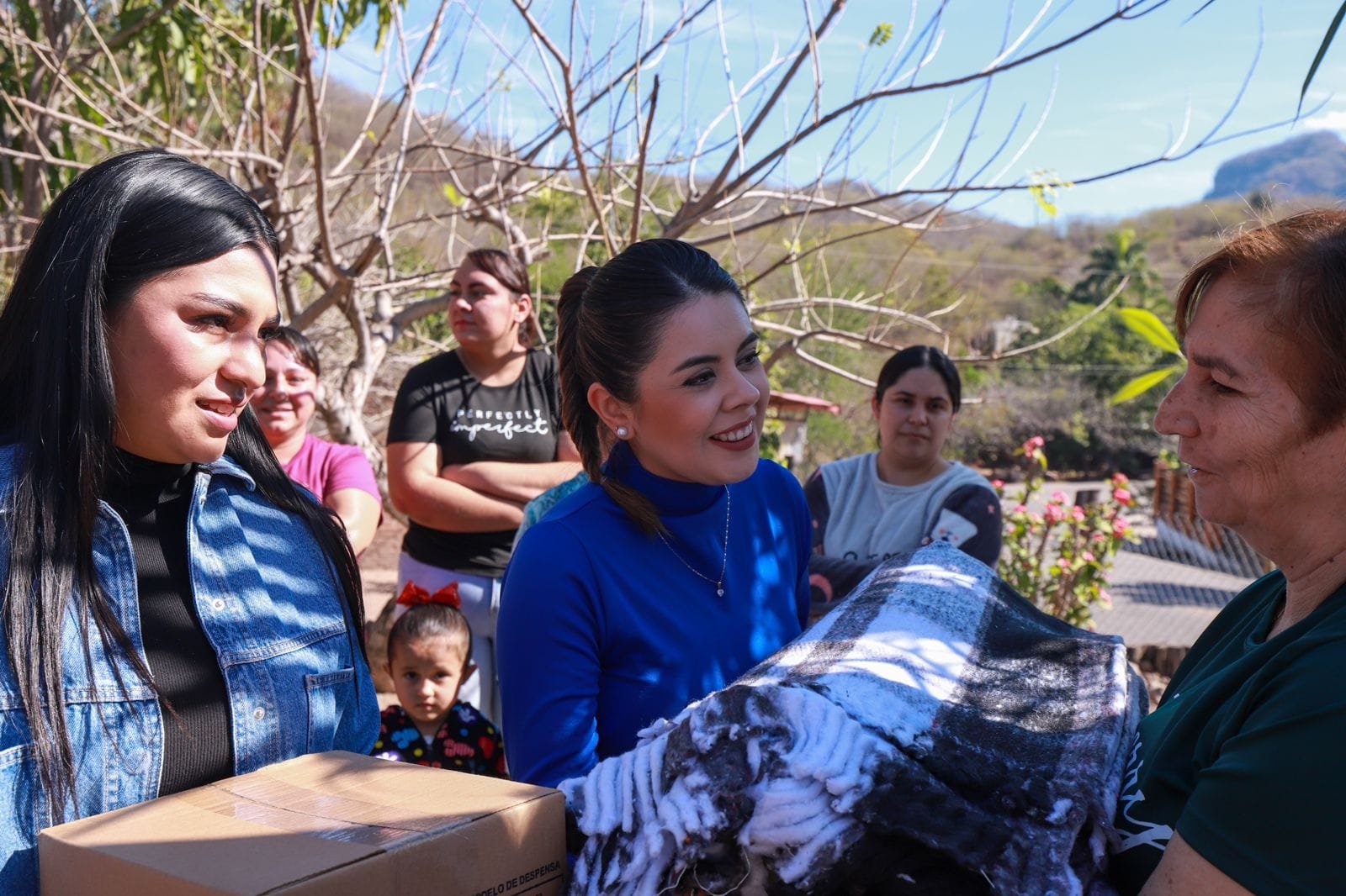 *Entrega DIF Bienestar apoyos invernales a familias afectadas por la bajas tempe