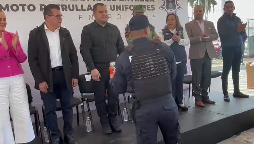. Entrega de patrullas, motopatrullas y cuatrimotos a la policía municipal