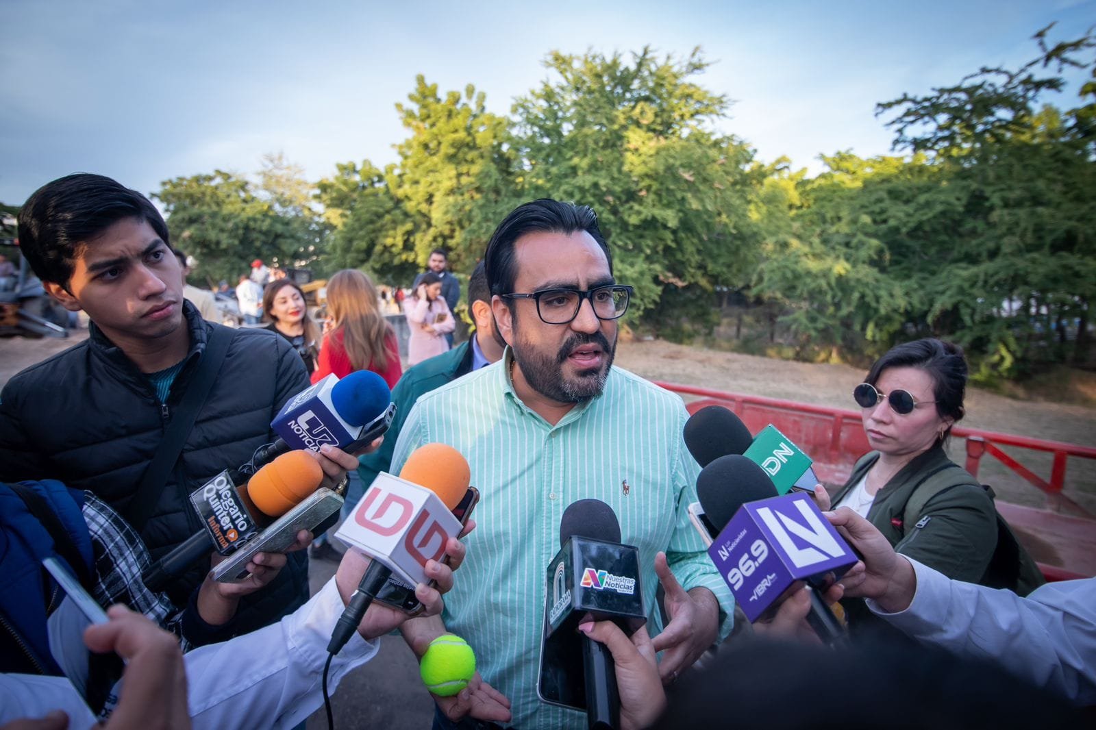 *Juan de Dios Gámez Mendívil inicia construcción de Canchas de Pádel en Parque C *Juan de Dios Gámez Mendívil inicia construcción de Canchas de Pádel en Parque C