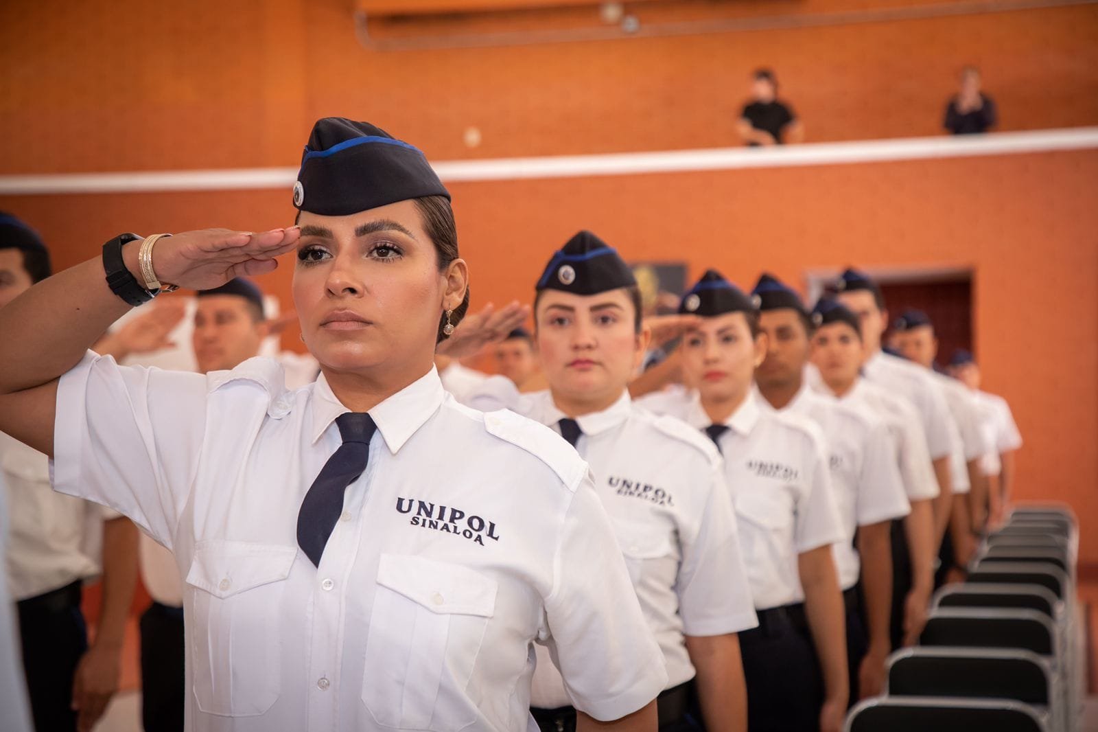 *Juan de Dios Gámez felicita a jóvenes cadetes graduados de la Universidad del P