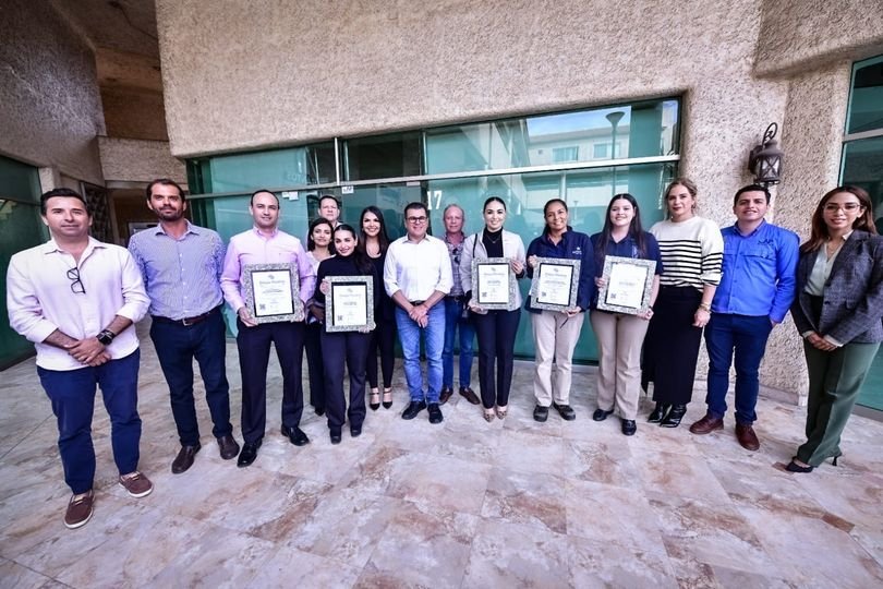 La Operadora y Administradora de Playas de Mazatlán entregó este miércoles cinco