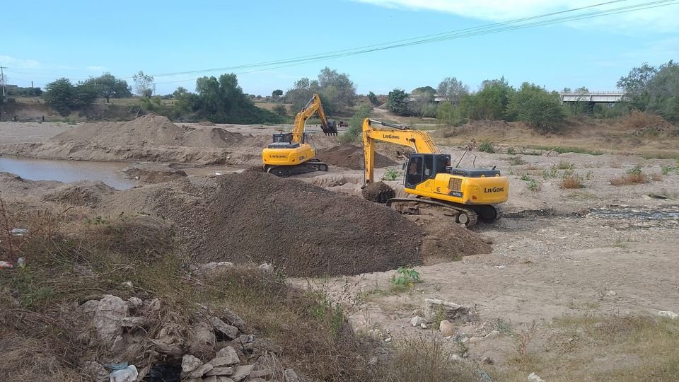 *Máquina daña red de abasto en el Río Presidio y deja sin agua a Villa Unión; JU