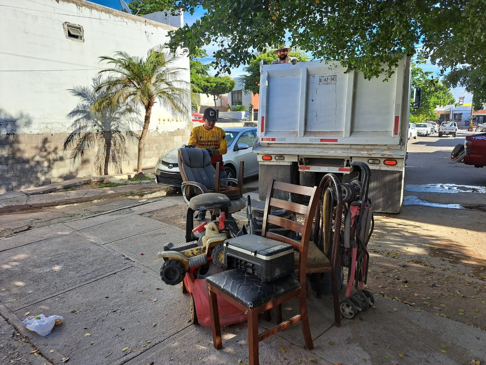 *Programa de descacharrización arriba a la colonia Colinas del Bosque*