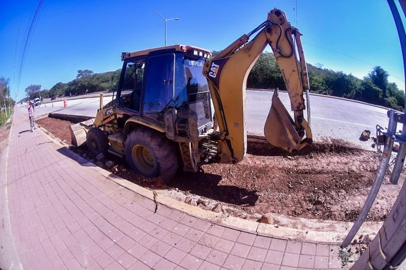 *Repara Obras Públicas socavón en avenida Paseo del Pacífico.*