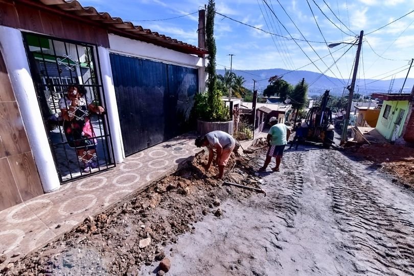 *Supervisa Alcalde pavimentación de las calles Loma Verde y Nayarit, en la colon