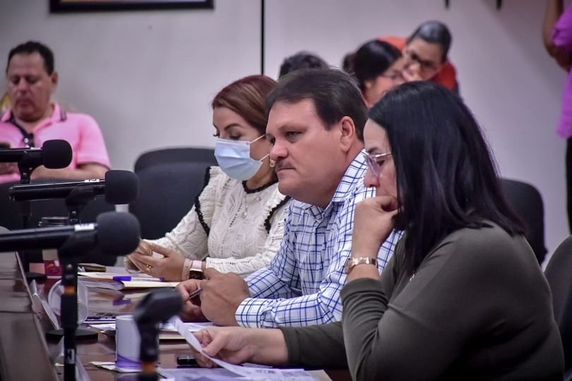 *Aprueba Cabildo Municipal revalidación de licencia de alcoholes para negocios l