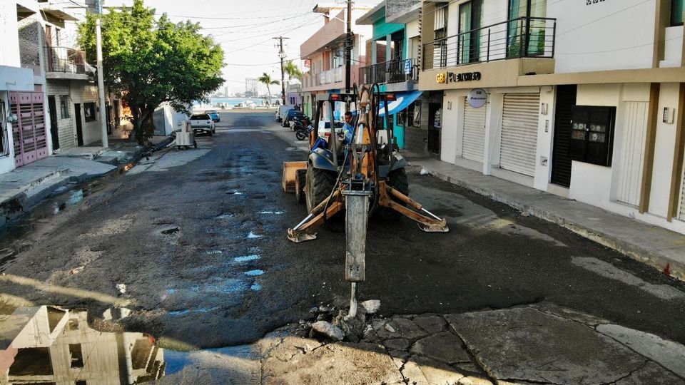 *Comienza la reposición de losa en calle Benito Juárez y 16 de septiembre en el