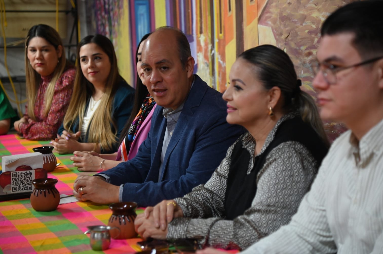De manteles largos, la Nueva Universidad conmemora el décimo aniversario de la f De manteles largos, la Nueva Universidad conmemora el décimo aniversario de la f
