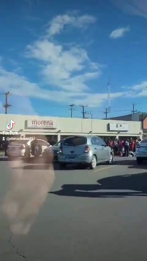 Desde Mexicali, morenistas viajan en camiones, hacia la CDMX, con gastos pagados