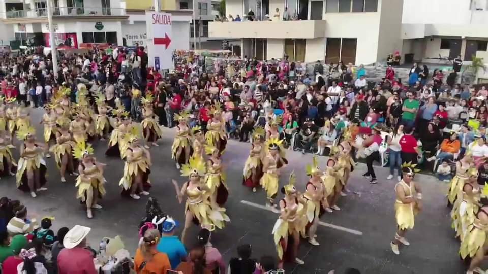 . Desfile carnaval martes