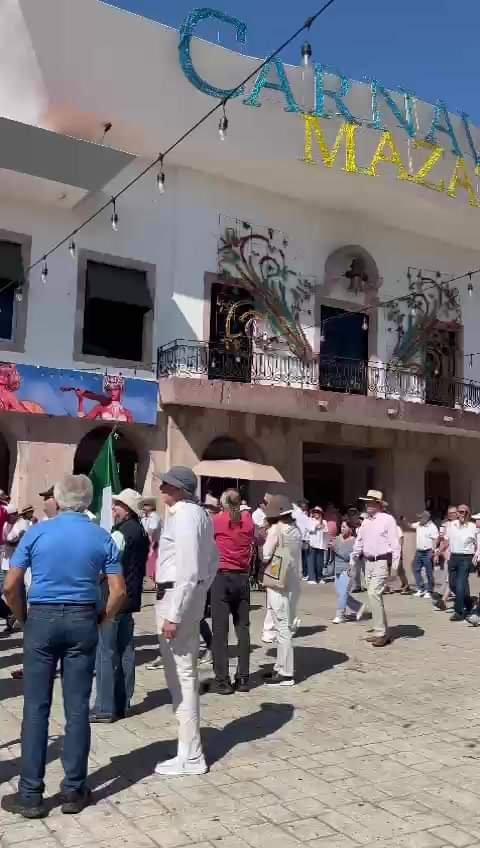 EN MAZATLÁN, LA MARCHA POR LA DEMOCRACIA Y EL VOTO LIBRE ARRIBANDO A LA EXPLANAD