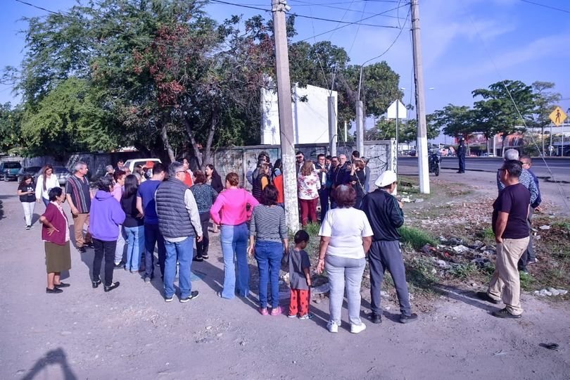 *El Alcalde Edgar González visitó el asentamiento Issstesin para atender las nec