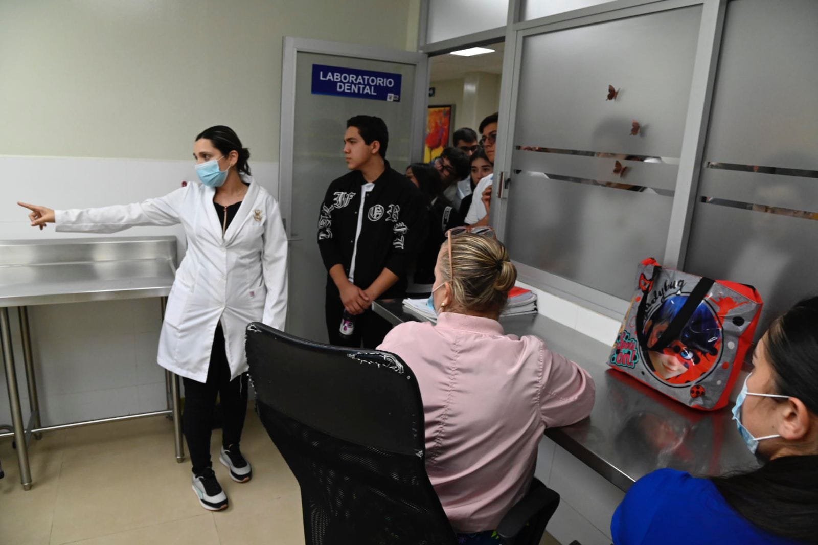 En la idea de que conozcan lo que la Nueva Universidad tiene para ellos, alumnos