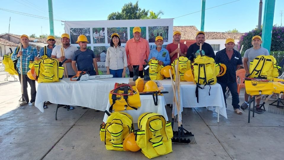 Entrega Conselva equipo para brigada contra incendios forestales en Tepuxta