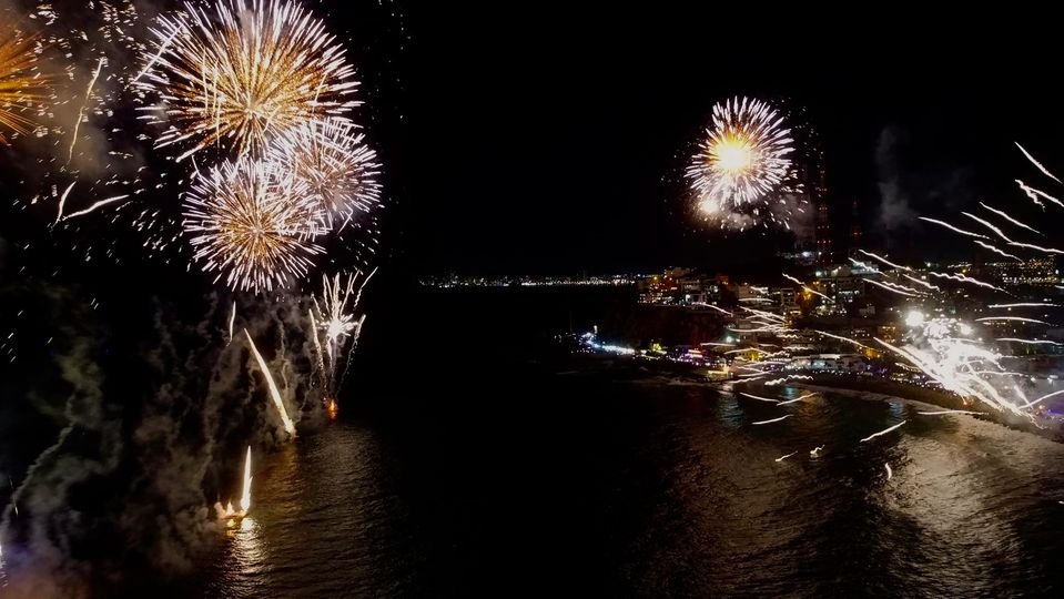 Espectacular Combate Naval ilumina