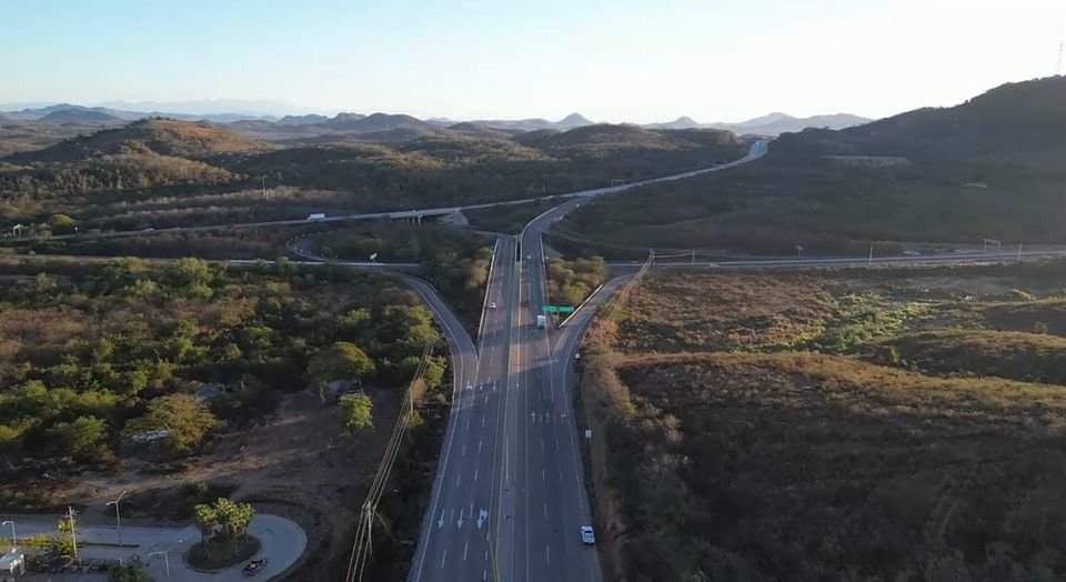 *Gestiona Edgar González importante obra de movilidad ante SICT.*