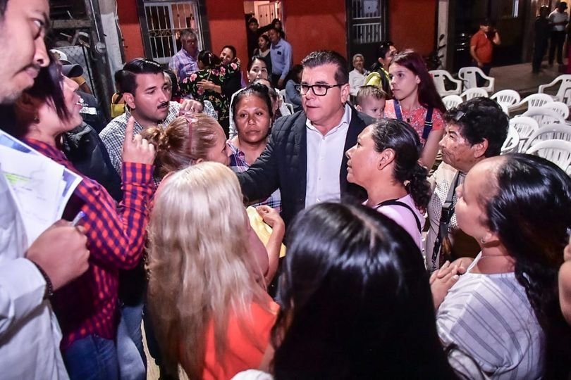 *Gobierno de Mazatlán renueva alumbrado público en colonia Felipe Ángeles, Ampli