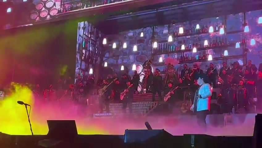 Hay nomás una probadita del concierto de Julión Álvarez y Alfredo Olivas en el T