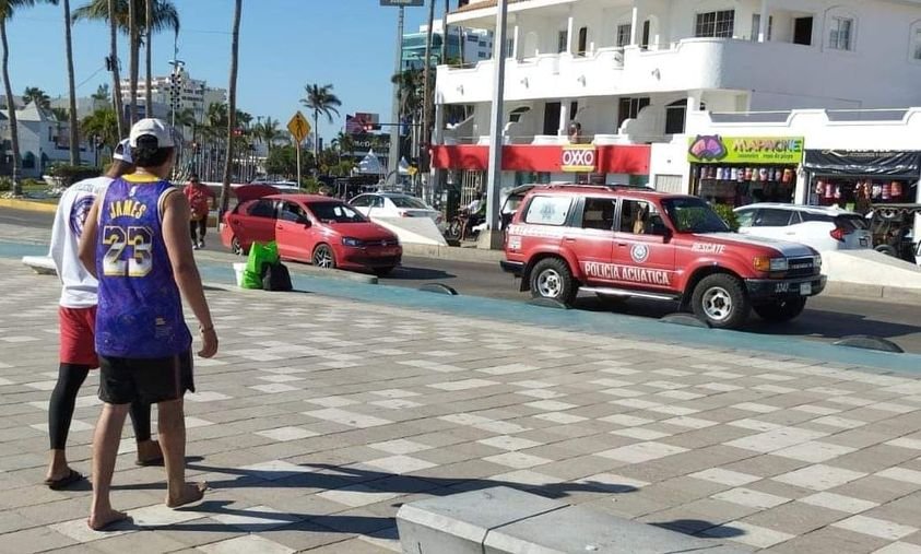 Policía Acuática pone a salvo a cinco turistas en dos diferentes intervenciones