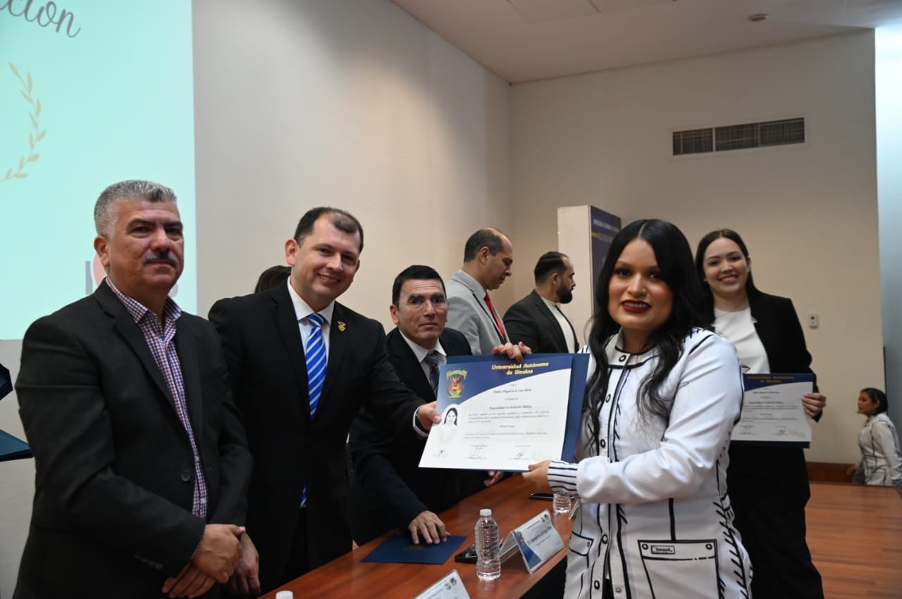 Reafirmando su compromiso con la sociedad, se gradúan de la Nueva Universidad 12