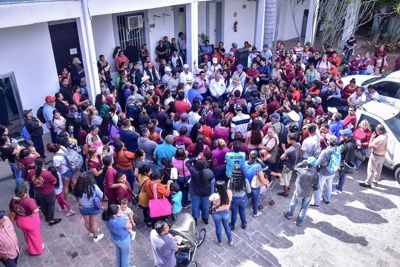 *Refrenda Edgar González su compromiso con los desplazados* *Refrenda Edgar González su compromiso con los desplazados*