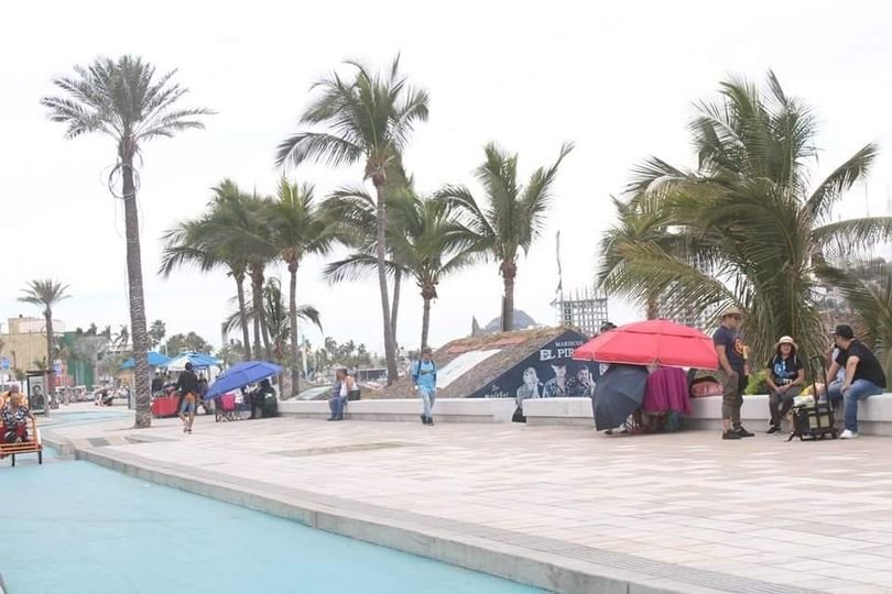 Retiran a personas que acampaban para apartar espacios para primer desfile de ca