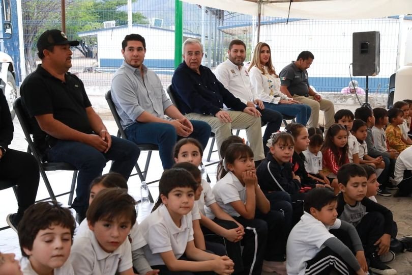 Rocha inaugura cinco calles en la comunidad serrana de Soyatita, Badiraguato