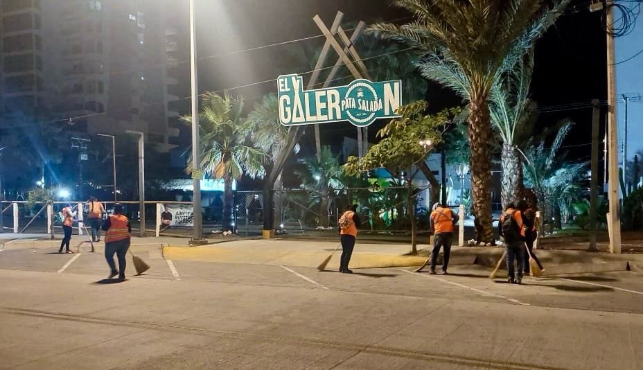 *Sin descanso para mantener la ciudad limpia durante Carnaval.*