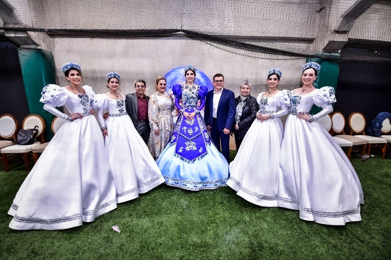 *Siu Ling I es coronada Reina de los Juegos Florales del Carnaval Internacional