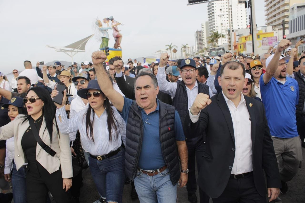 Univesitarios de la Zona Sur de la Universidad Autónoma de Sinaloa marchan por «