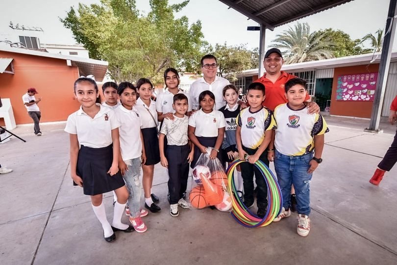 *¡Compromiso cumplido! Alcalde visita primaria “Josefina Osuna Pérez”.*