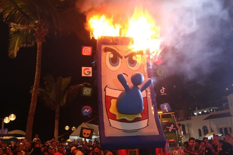 *¡Qué se queme! ¡Qué se queme! Arde en Mazatlán el cobro excesivo del teléfono*