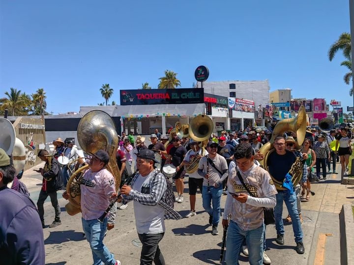 Protestan músicos por prohibición de tocar en áreas de playa