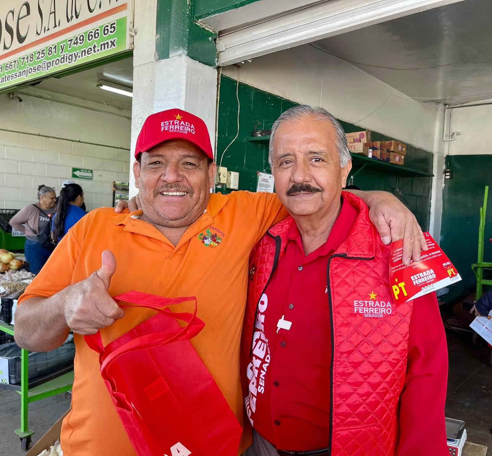 *Estrada Ferreiro recorre el Mercado de Abastos*