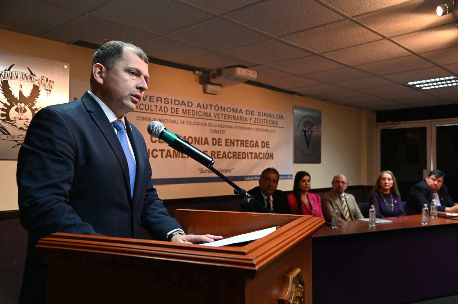 La Nueva Universidad refrenda su compromiso con la calidad al recibir la reacred