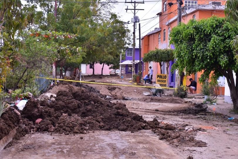 *Mitigan rebosamiento de aguas negras con rehabilitación de drenaje en el Alarcó